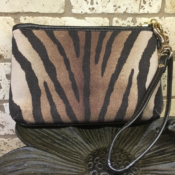 COACH Wristlet in hard to find print - NWOT - Picture 2 of 5